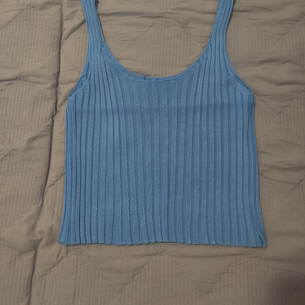 Blue knit crop top